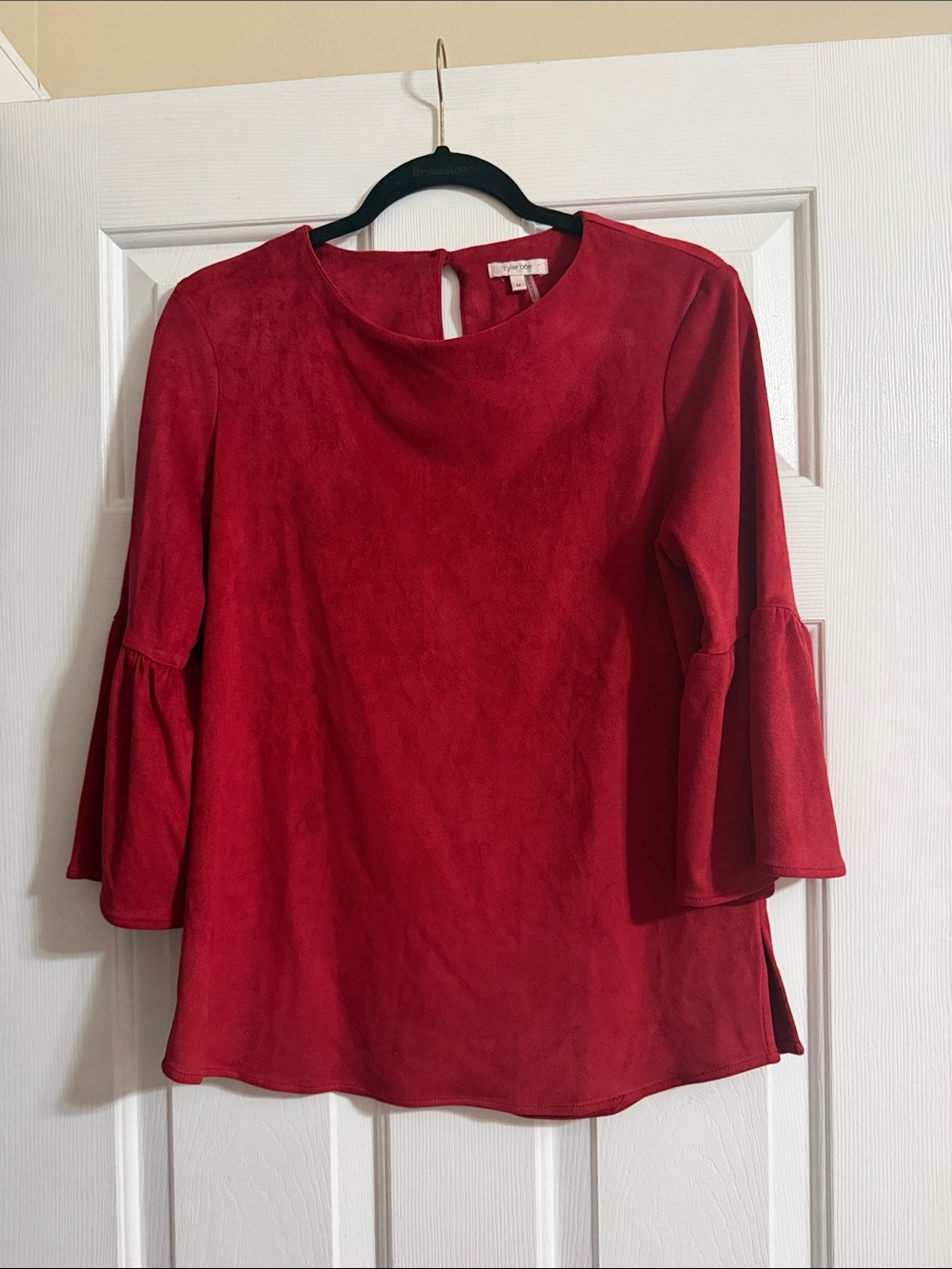 Tyler Boe Red 3/4 Sleeve Belle Sleeve Suede Like Material Blouse Size Medium